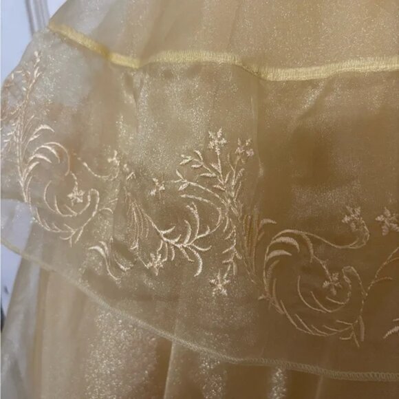 Torrid/Disney Princess Beauty And The Beast Belle Ball Gown - Picture 10 of 14